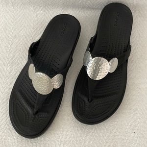 Crocs Sz 7 Dual Comfort Santayana Black/Silver Wedge Heel Sandal